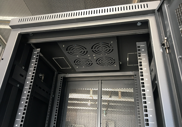 Tủ rack 42U Unirack bền đẹp Tủ rack 42U Unirack bền đẹp