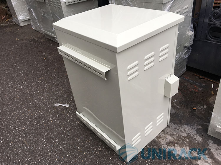 Lô tủ rack 15U ngoài trời sản xuất theo yêu cầu Mặt sau lô tủ rack 15U ngoài trời sản xuất theo yêu cầu