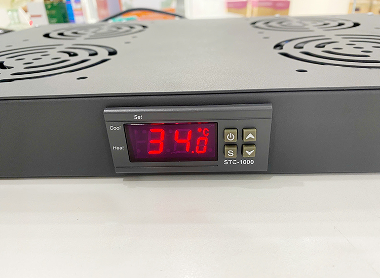 Màn hình khay quạt 1U gắn rack cảm biến nhiệt độ Unirack