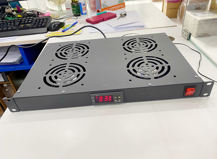Khay quạt 1U gắn rack cảm biến nhiệt độ Unirack