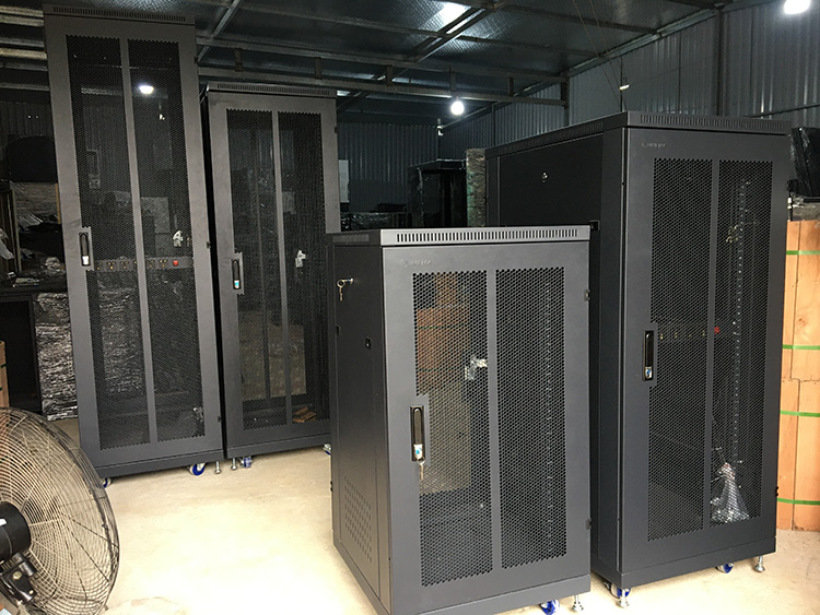 Kích thước tủ rack Unirack tầm trung