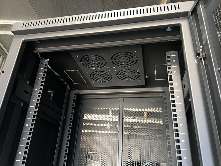 Quạt tản nhiệt tủ rack Unirack hút khí nóng ra ngoài