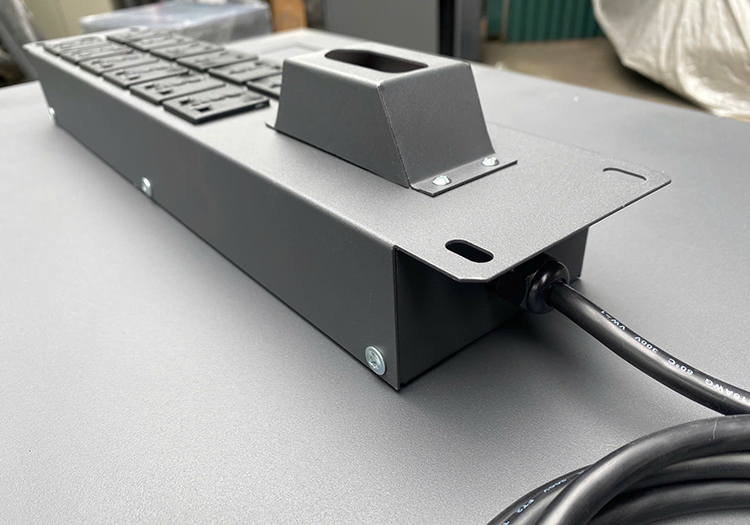 Thanh nguồn PDU 12 ổ cắm UNR-P12M20/2U hãng UNIRACK Thanh nguồn PDU 12 ổ cắm UNR-P12M20/2U hãng UNIRACK