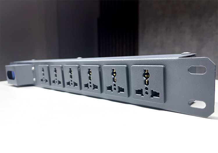 Thanh nguồn PDU 6 ổ cắm đa năng MCB20A Thanh nguồn PDU 6 ổ cắm đa năng MCB20A