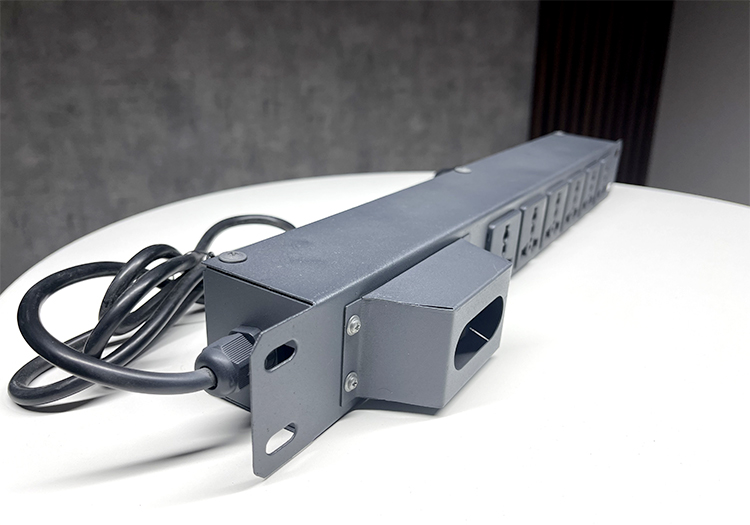 Thanh nguồn PDU 6 ổ cắm đa năng MCB20A Thanh nguồn PDU 6 ổ cắm đa năng MCB20A