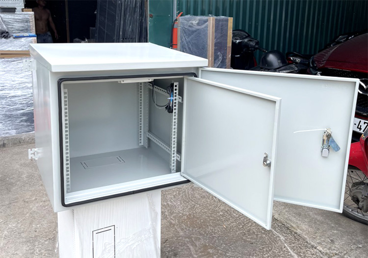 Tủ rack 10U cửa 2 lớp sản xuất theo yêu cầu Tủ rack 10U cửa 2 lớp sản xuất theo yêu cầu
