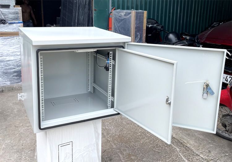 Tủ rack cửa 2 lớp sản xuất theo yêu cầu