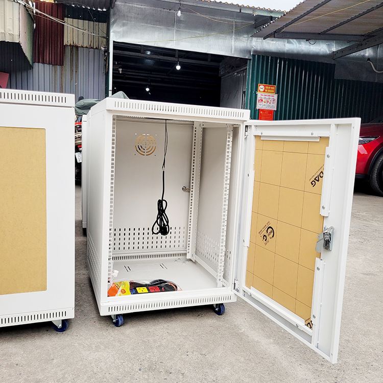 Ví dụ: Tủ rack 15U Cửa Mika Unirack