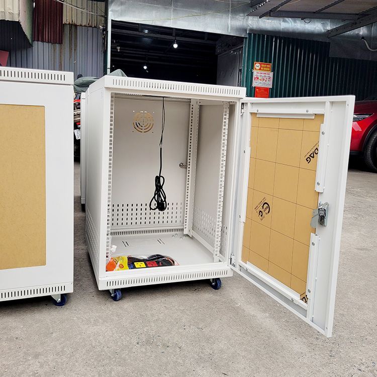 Tủ rack 15U cửa Mica hãng Unirack