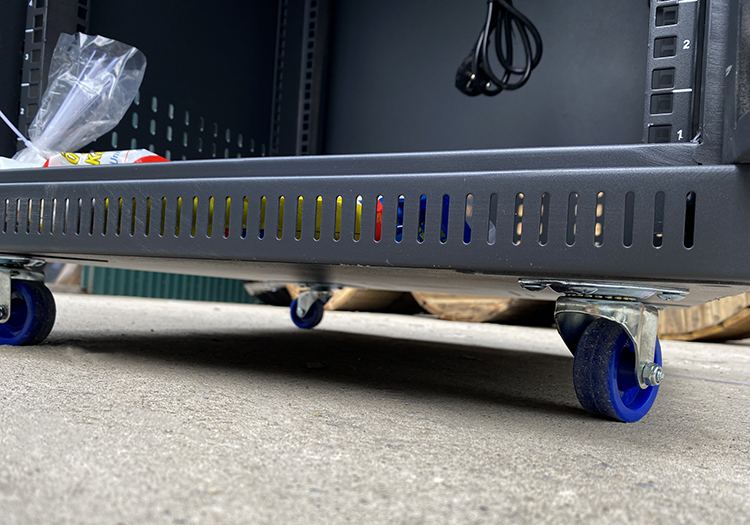 Tủ rack 15U D600 cửa lưới màu đen Unirack