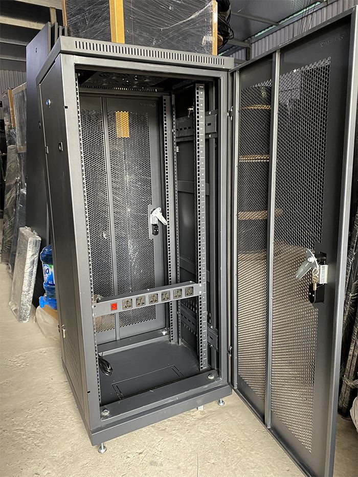 Tủ rack 27U D600 mẫu mới hãng UNIRACK Tủ rack 27U D600 mẫu mới hãng UNIRACK