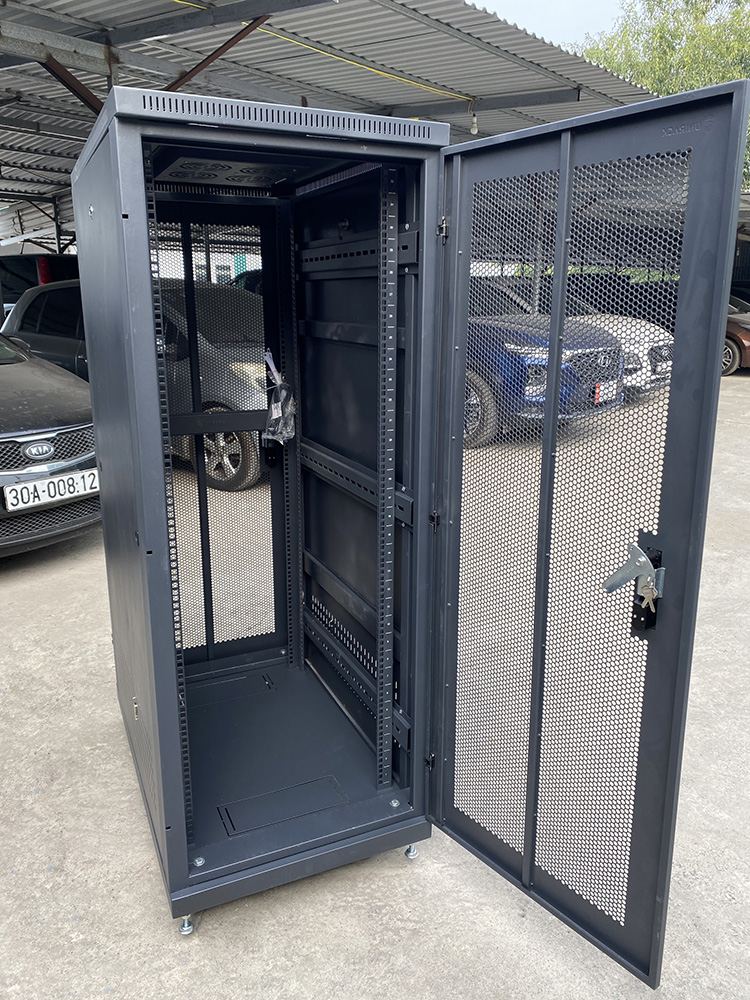 Tủ rack 27U - 32U Unirack cho phân khúc tầm trung