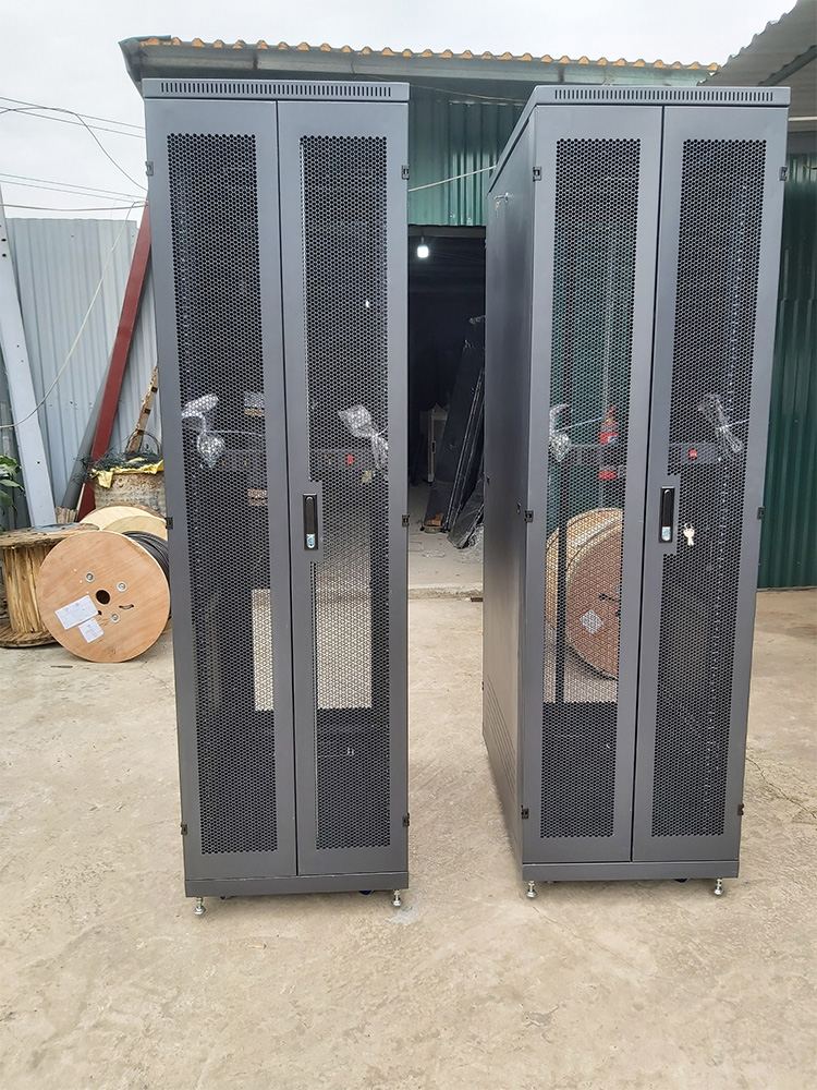 Tủ rack 42U, 2 cửa lưới trong nhà