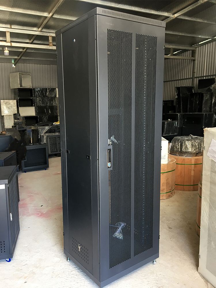 Tủ rack 42U D600, 2 cửa lưới hãng Unirack