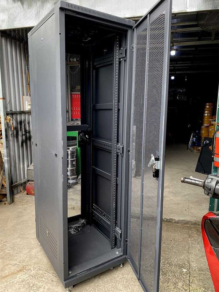 Tủ rack 42U D800, 2 cửa lưới Unirack