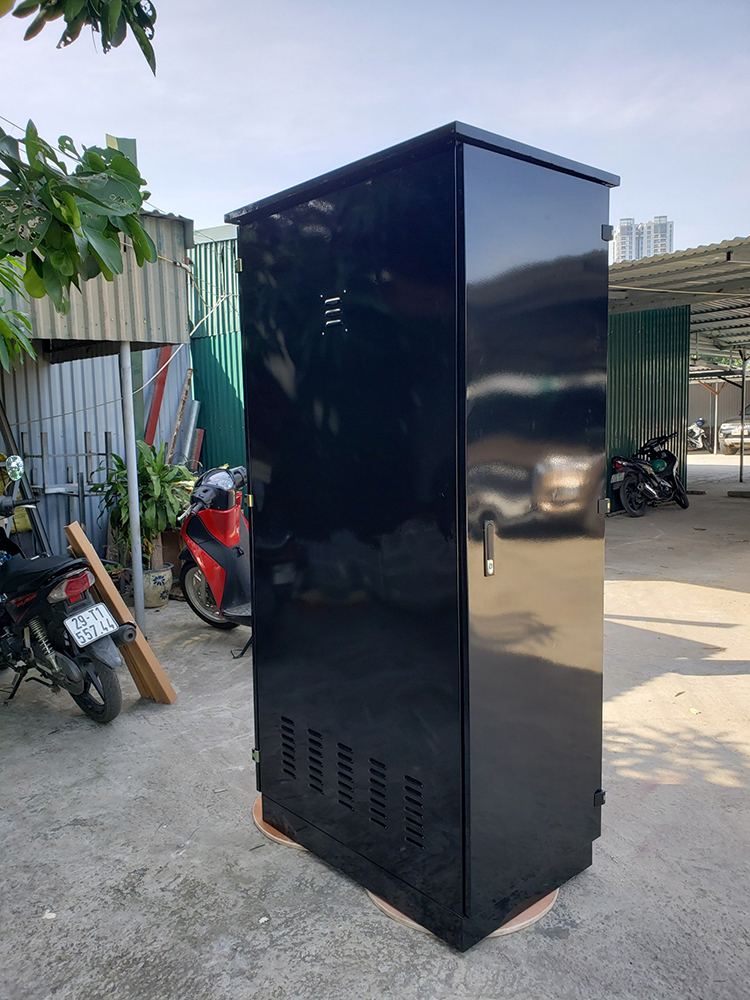 Tủ rack ngoài trời 42U thiết kế khác hẳn tủ rack trong nhà