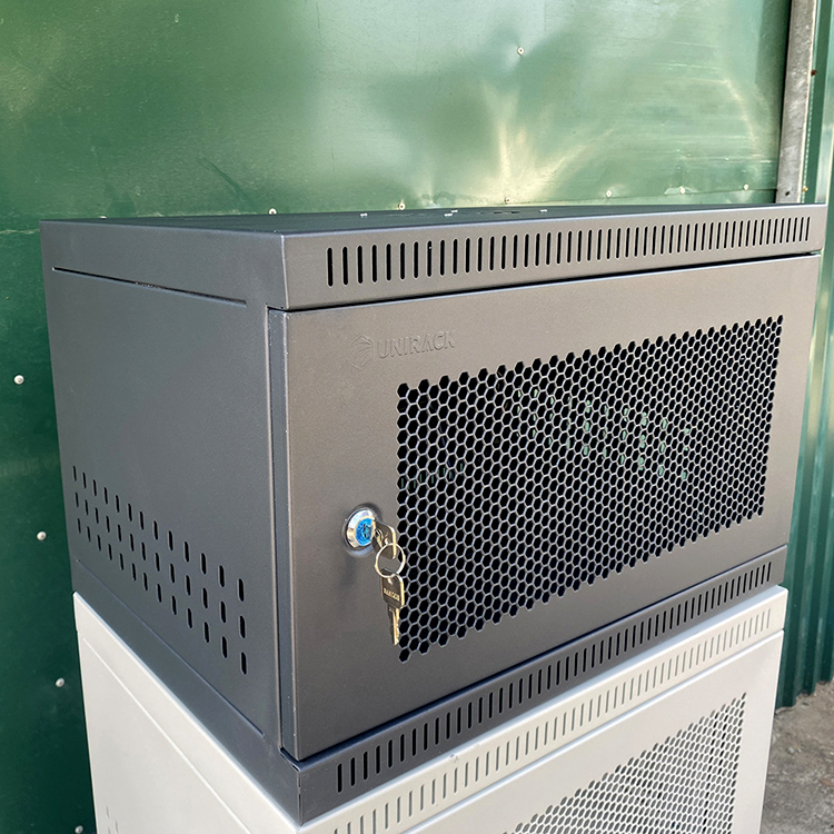 Tủ rack treo tường 6U Unirack cửa lưới màu đen