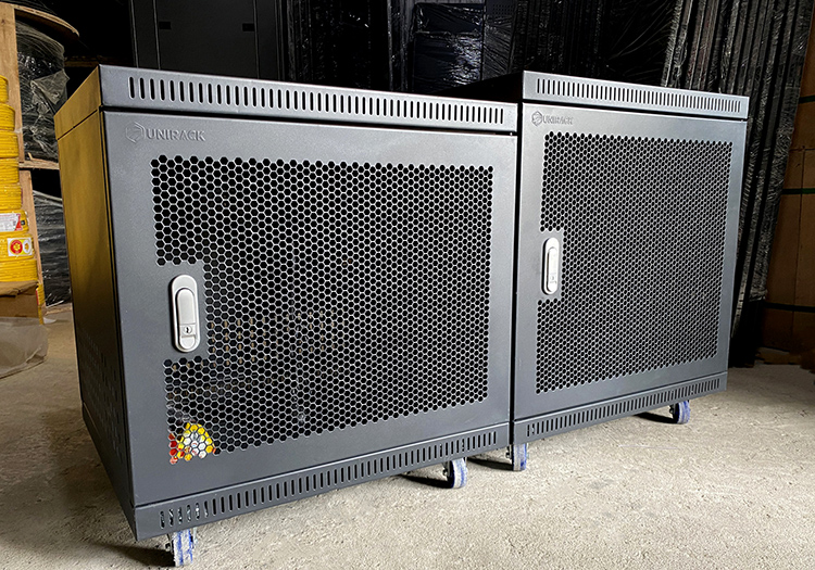 Tủ rack 9U, 10U đặt đất có bánh xe tiện dụng