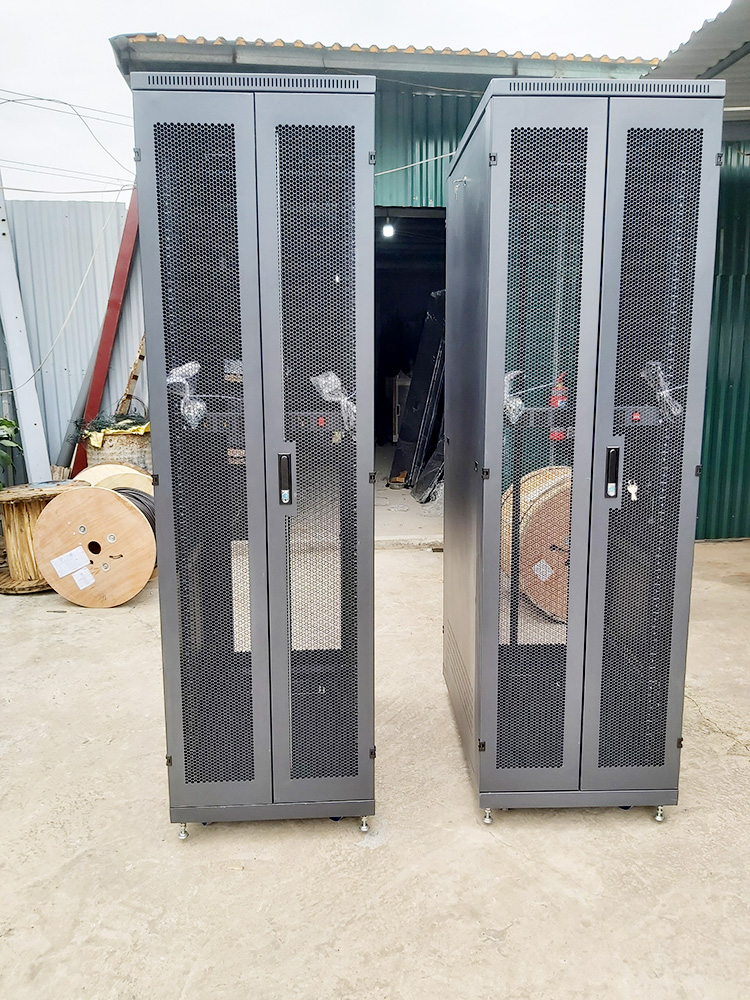Unirack sản xuất tủ rack theo yêu cầu