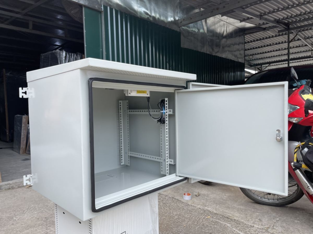 Tủ rack ngoài trời 2 lớp cửa sản xuất theo yêu cầu của khách hàng