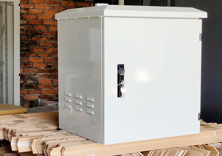 Tủ rack ngoài trời 10U hãng Unirack sản xuất theo yêu cầu của khách hàng