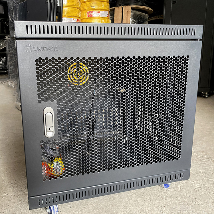 Tủ rack Unirack sử dụng sơn tĩnh điện chống han rỉ
