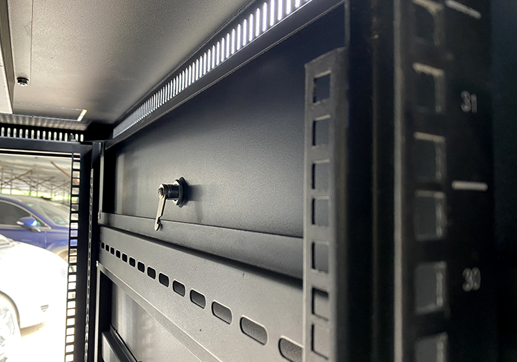 Tủ rack Unirack độ dày 2.0mm cứng cáp, tải trọng cao