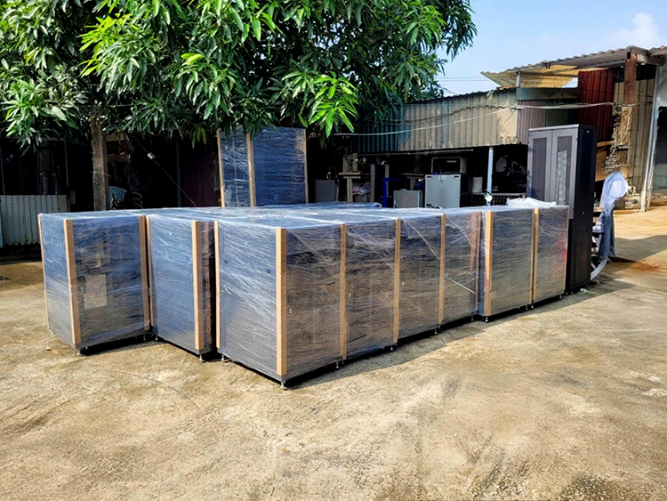 Tủ rack Unirack vận chuyển đến khách hàng