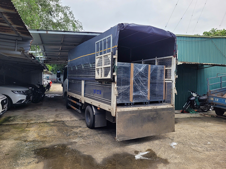 Tủ rack Unirack vận chuyển đến khách hàng