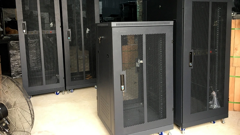Tìm hiểu chi tiết tủ rack 20U Unirack Việt Nam
