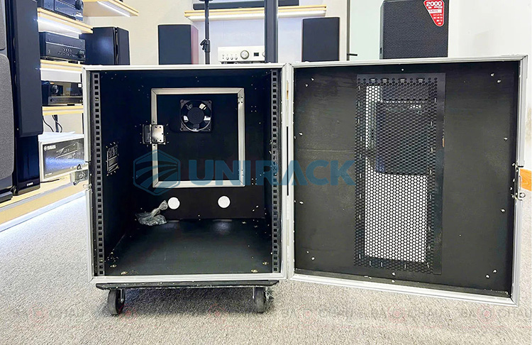 So sánh tủ âm thanh gỗ và tủ rack âm thanh hãng Unirack, Tủ âm thanh Gỗ và Tủ Rack âm thanh Unirack khác nhau như nào?