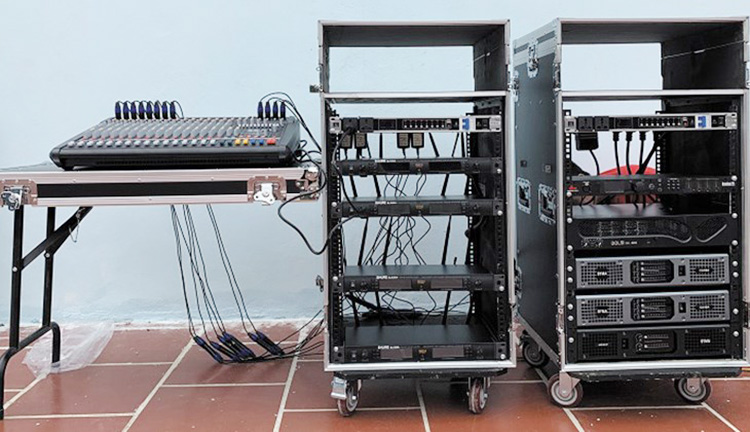 Lắp đặt thiết bị vào tủ âm thanh Unirack